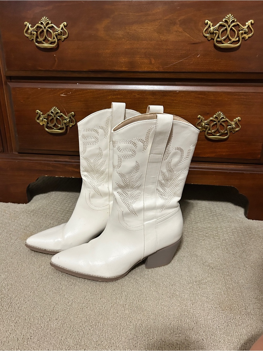 Oasis Society White Cowgirl Boots
